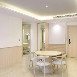 Wyndham Garden Naithon Отель